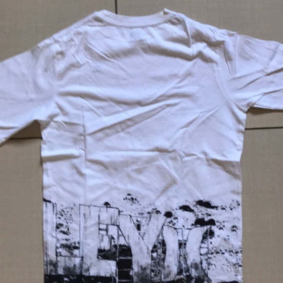 Hurley tshirt - Picture 6 of 6